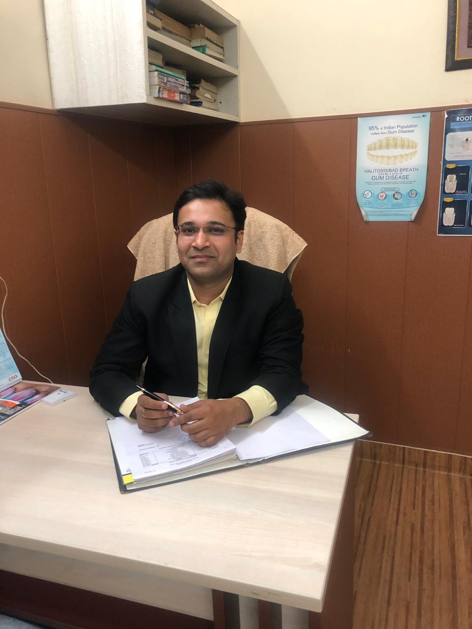 Dr. Nikhil Khanna— Senior Dental Surgeon at Sharanya Healthcare, West Delhi